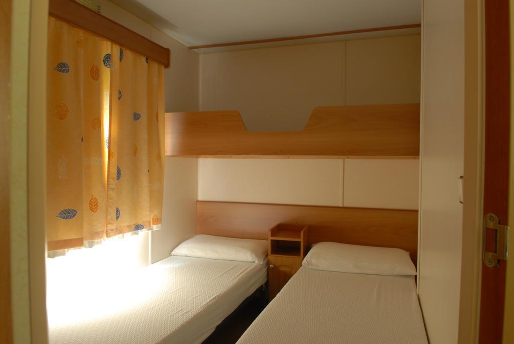 Camping La Rocca 马内尔巴 外观 照片