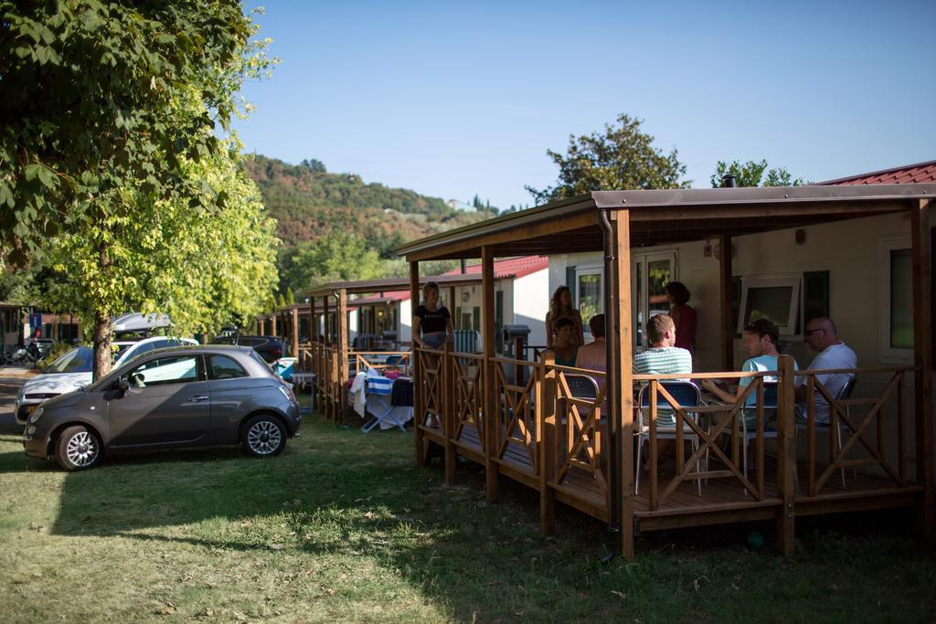 Camping La Rocca 马内尔巴 外观 照片