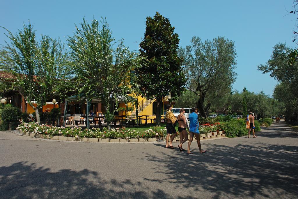 Camping La Rocca 马内尔巴 外观 照片