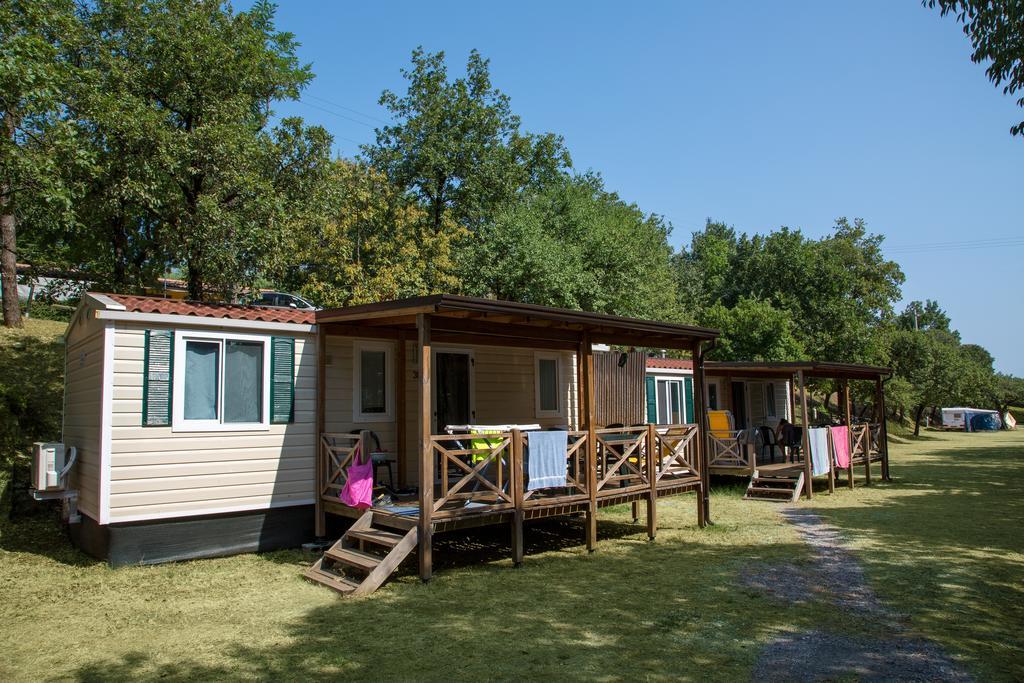 Camping La Rocca 马内尔巴 外观 照片