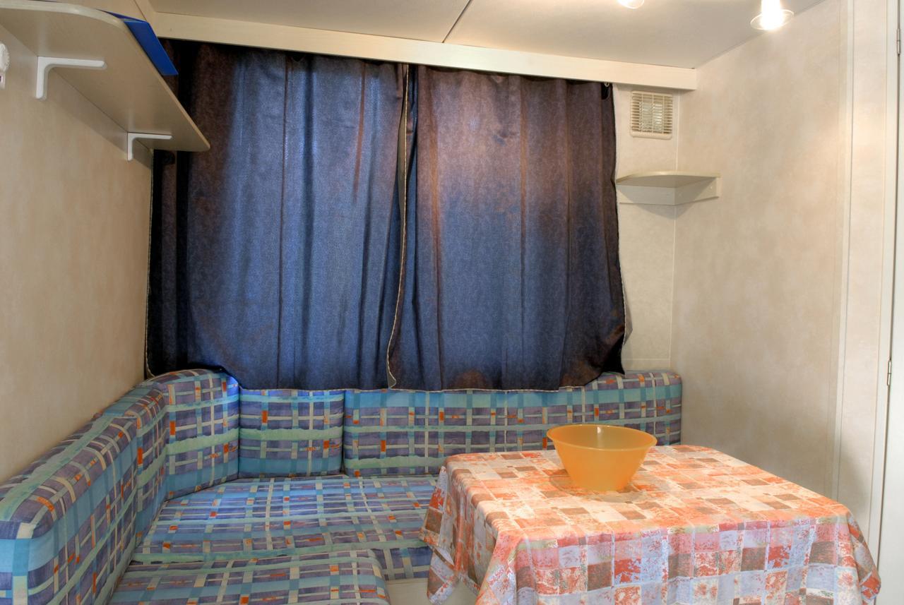 Camping La Rocca 马内尔巴 外观 照片