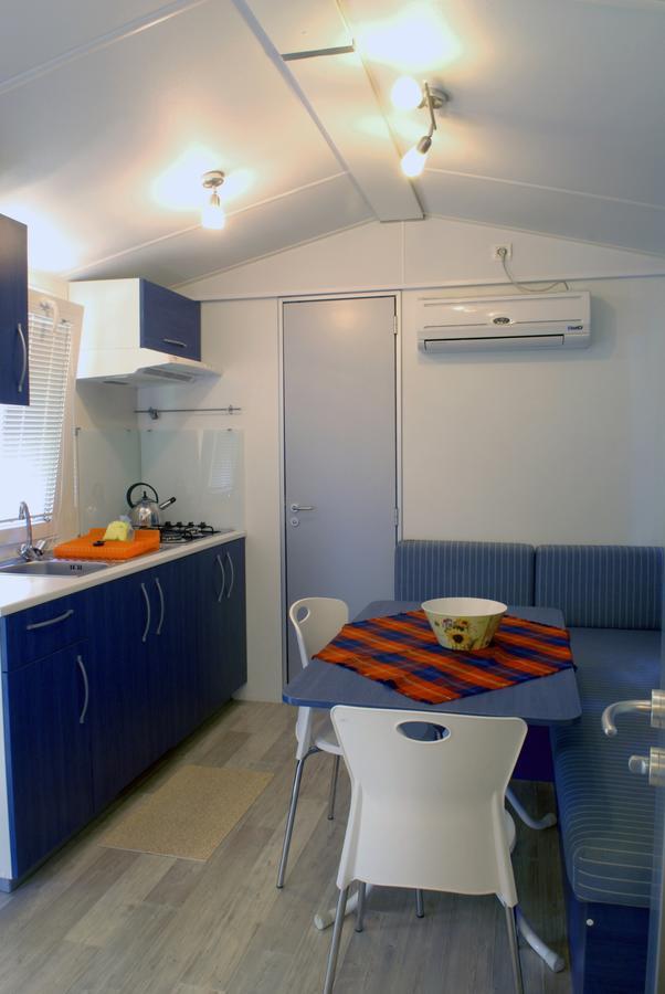 Camping La Rocca 马内尔巴 外观 照片