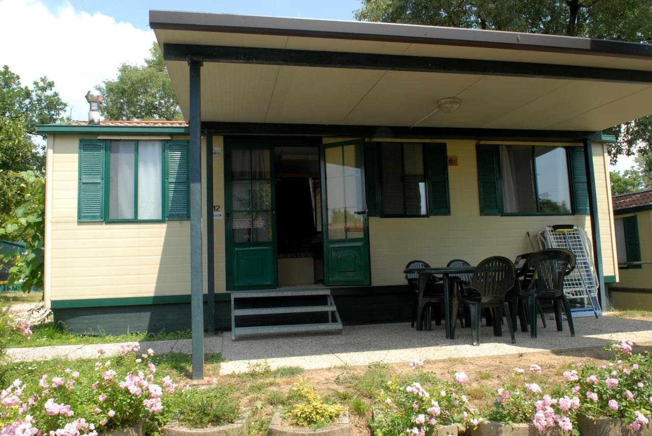 Camping La Rocca 马内尔巴 外观 照片